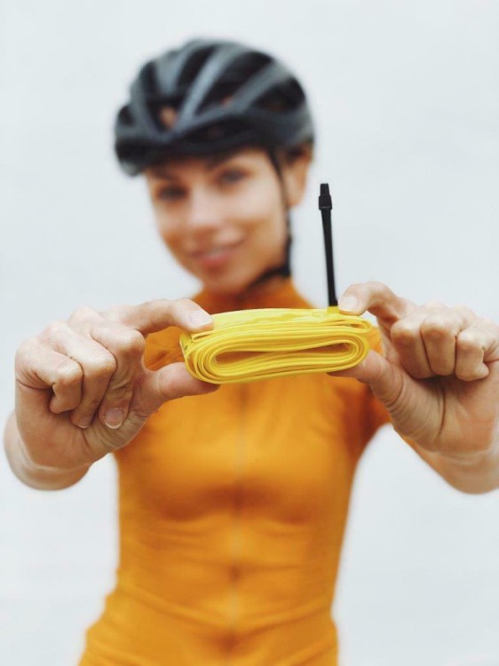 PIRELLI_SmarTUBE_lina_bo_and__pirelli_cycling..jpg