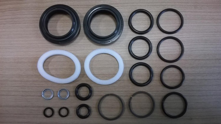 Zestaw serw. ROCK SHOX 14-16 REBA solo Air-23303