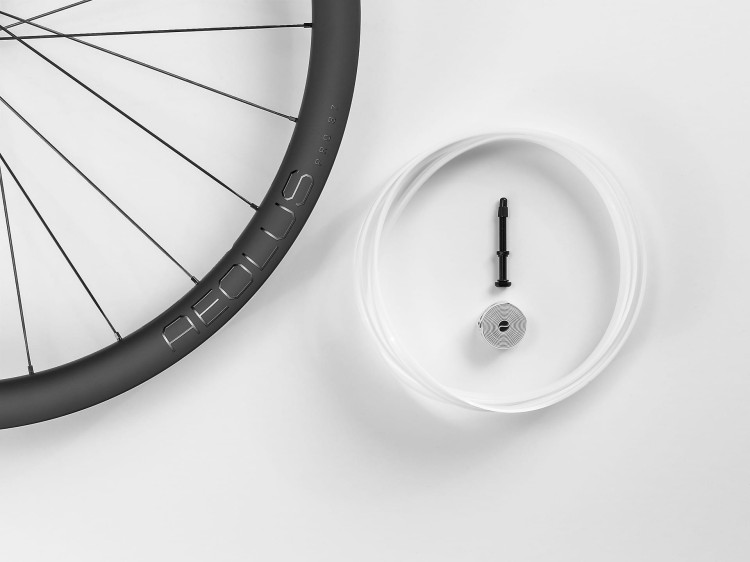 Koło BONTRAGER Aeolus PRO 37 TLR DISC przód-28738