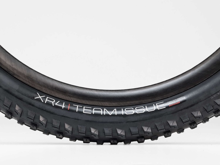 Opona BONTRAGER XR4 Team issue 29x2.6 TLR-33152