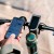 FIDLOCK-Webseite-TWIST-bottle-700-life-grün-mit-bike-base-am-E-scooter-Deckel_800x800.jpg