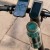 FIDLOCK-Webseite-TWIST-bottle-700-life-grün-mit-bike-base-am-E-scooter-und-Handy_800x800.jpg