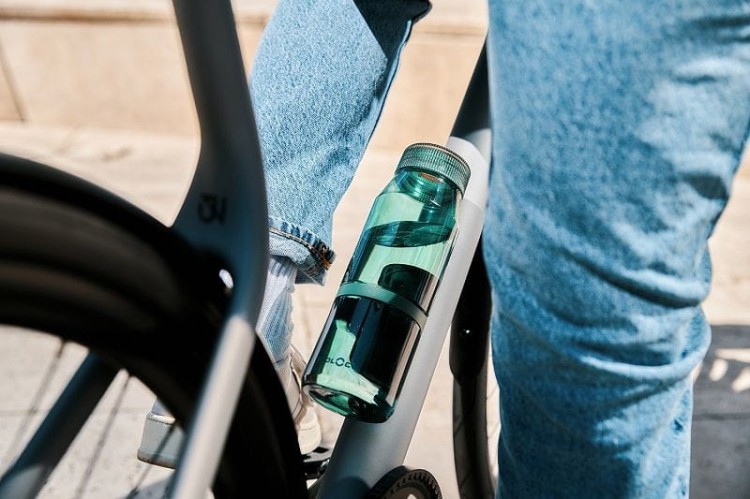 TWIST-bottle_700_life_CGR_outdoor01_800x800.jpg