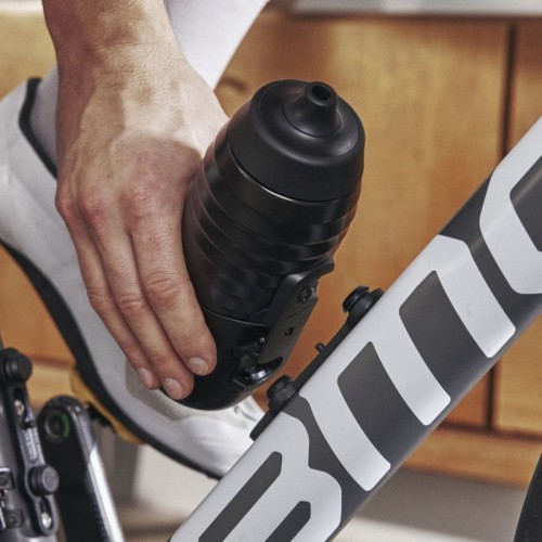 09666(BLK)_fidlock_twist_x_keego_bottle600_indoor_03_800x800 (1).jpg