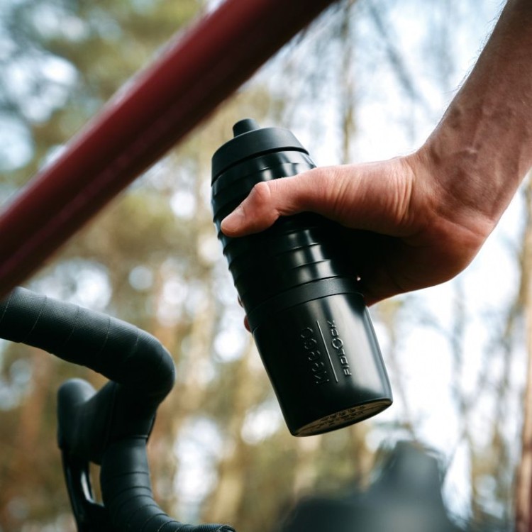 09666(BLK)_fidlock_twist_x_keego_bottle600_outdoor_07_800x800.jpg