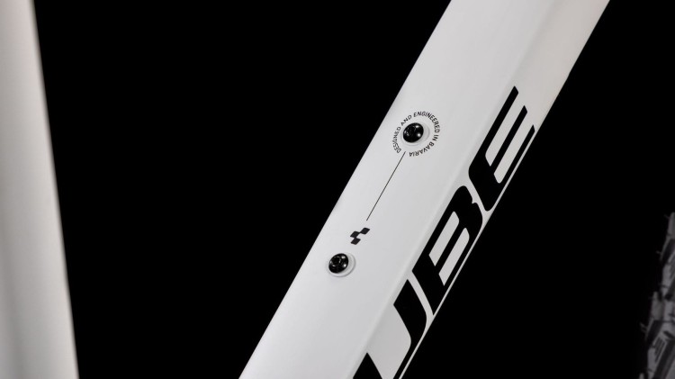 synqup_860200_D_03.jpg