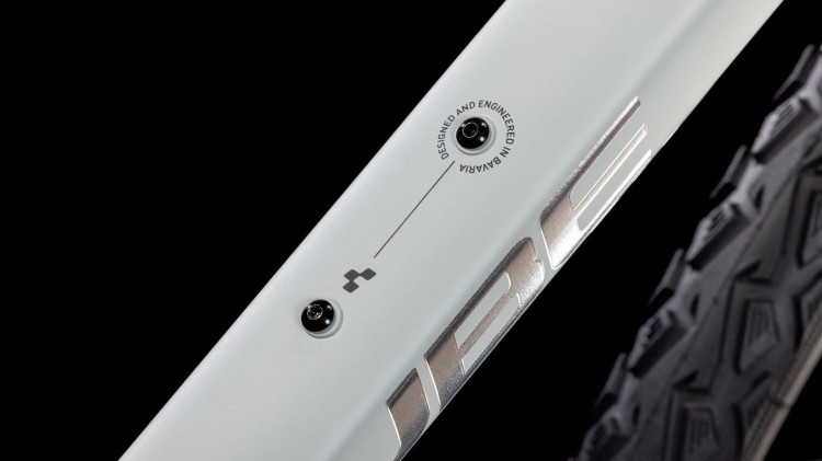 synqup_860300_D_01.jpg