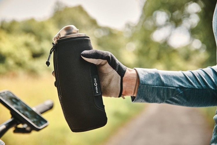 09712 (BLK)_TWIST thermo sleeve for bottle 590_outdoor03_1920x1920.jpg