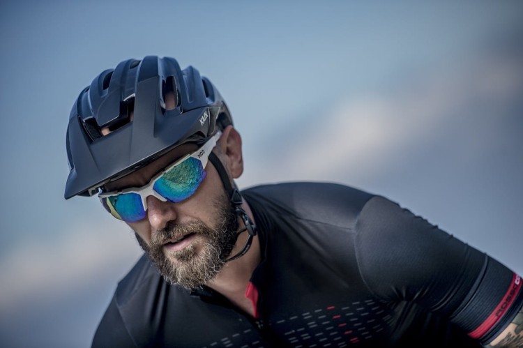 pol_pl_Kask-rowerowy-Kask-Caipi-czarny-51_3.jpg