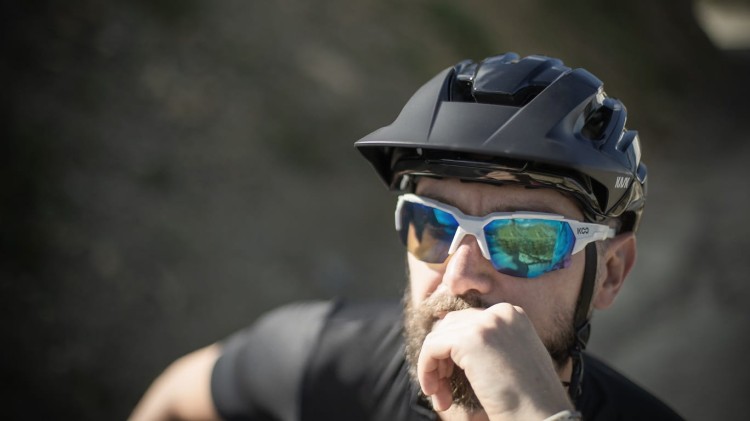 pol_pl_Kask-rowerowy-Kask-Caipi-czarny-51_5.jpg
