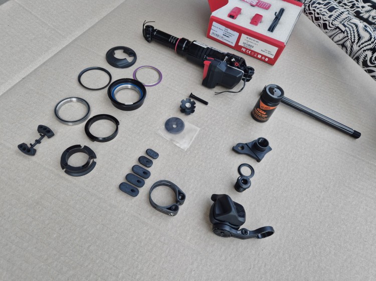 KTM Scarp EVO3 biało czarny RockShox Flight Attendant 3